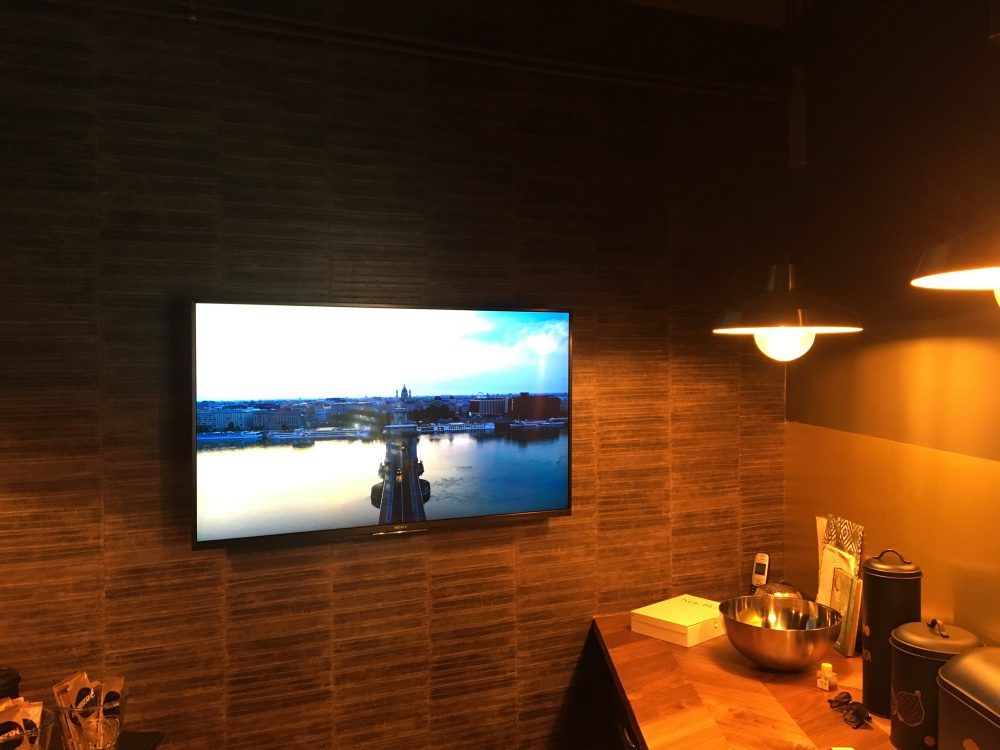 tv in de keuken geinstalleeerd door Aelive uit Soesterberg